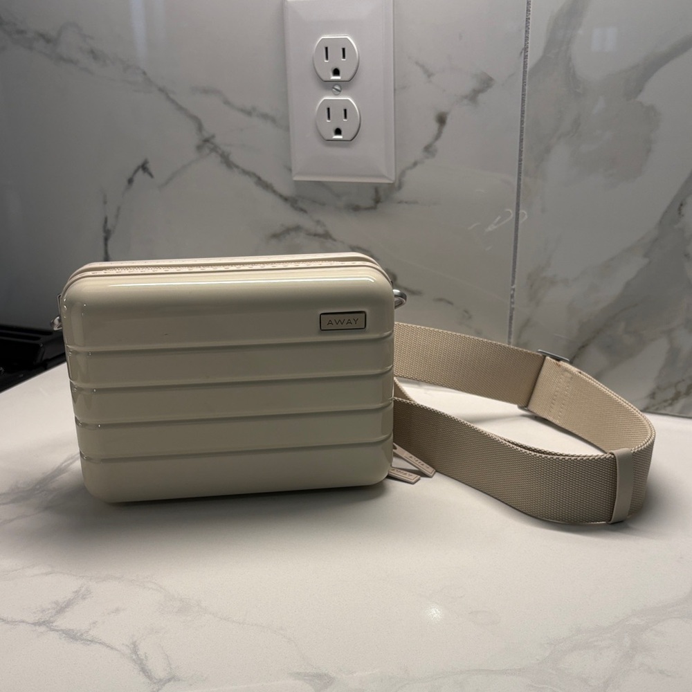 AWAY Mini crossbody - Picture 2 of 7